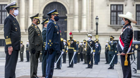 El escándalo por ascensos irregulares en el Ejército que ensombrece los 100 días de Pedro Castillo en Perú y ensancha la grieta en su Gobierno