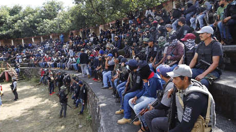 "Hasta que se controle el crimen organizado": Civiles armados de 'Pueblos Unidos' toman el municipio mexicano de Ziracuaretiro