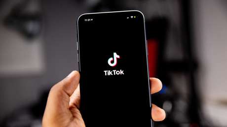 TikTok refuerza las reglas de seguridad para proteger a los adolescentes de retos y bulos peligrosos tras la publicación de un estudio