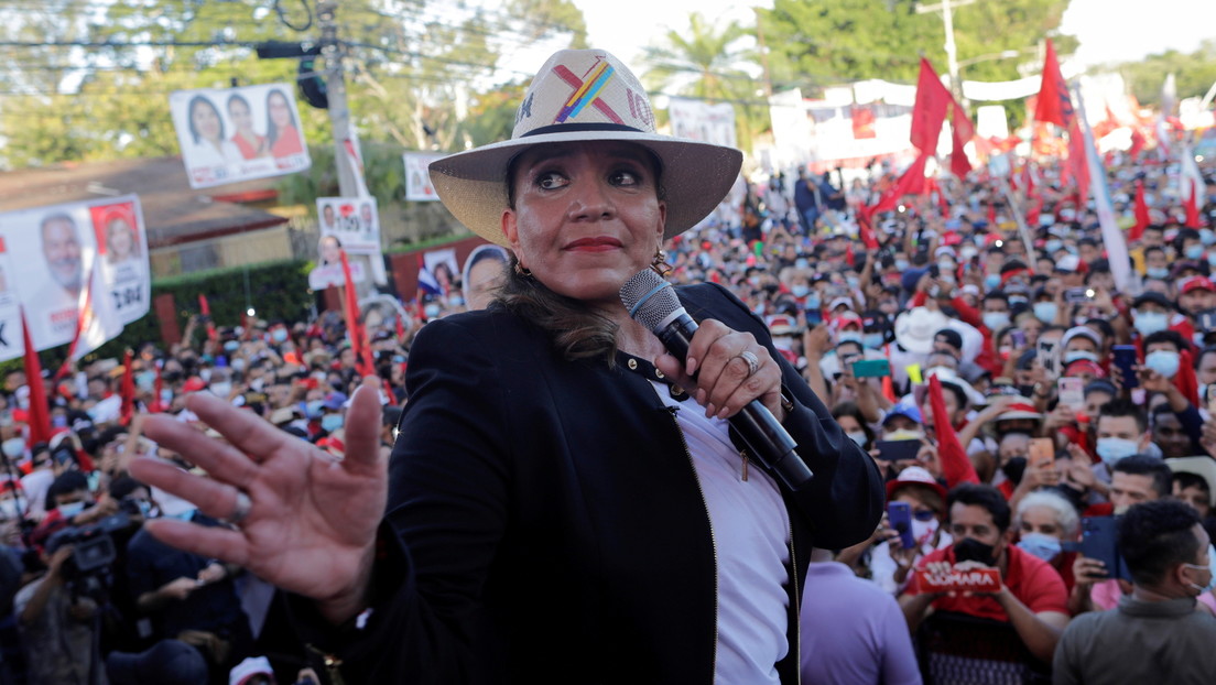 El candidato oficialista Nasry Asfura reconoce la derrota en las elecciones presidenciales de Honduras y felicita a Xiomara Castro por su victoria