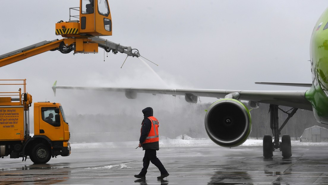 Un A320neo sufre congelación de motores y desconexión del piloto automático, pero logra realizar un aterrizaje de emergencia en Rusia