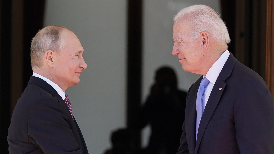 Putin denunció ante Biden los "peligrosos intentos de militarización de Ucrania" por la OTAN e instó a no culpar a Rusia