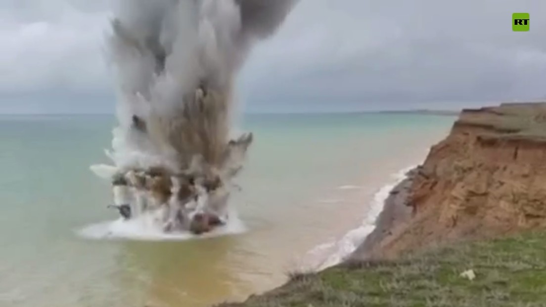 "¡Fuego!": Explotan en el mar Negro una bomba de la Segunda Guerra Mundial (VIDEO)