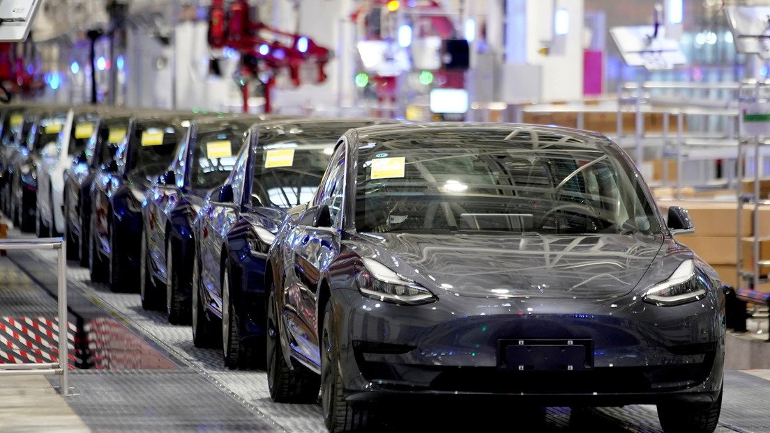 Una importante compañía de taxis francesa suspende todos sus coches Tesla Model 3 tras un accidente que dejó un muerto y 20 heridos