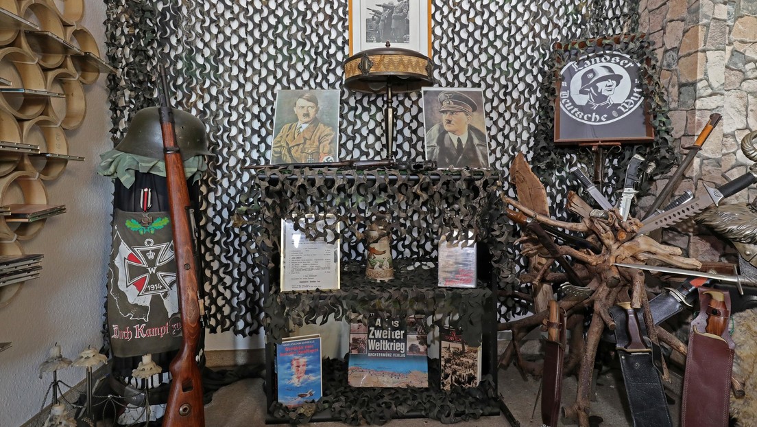 La Policía alemana encuentra un arsenal de armas y un altar nazi en el apartamento de un hombre ebrio