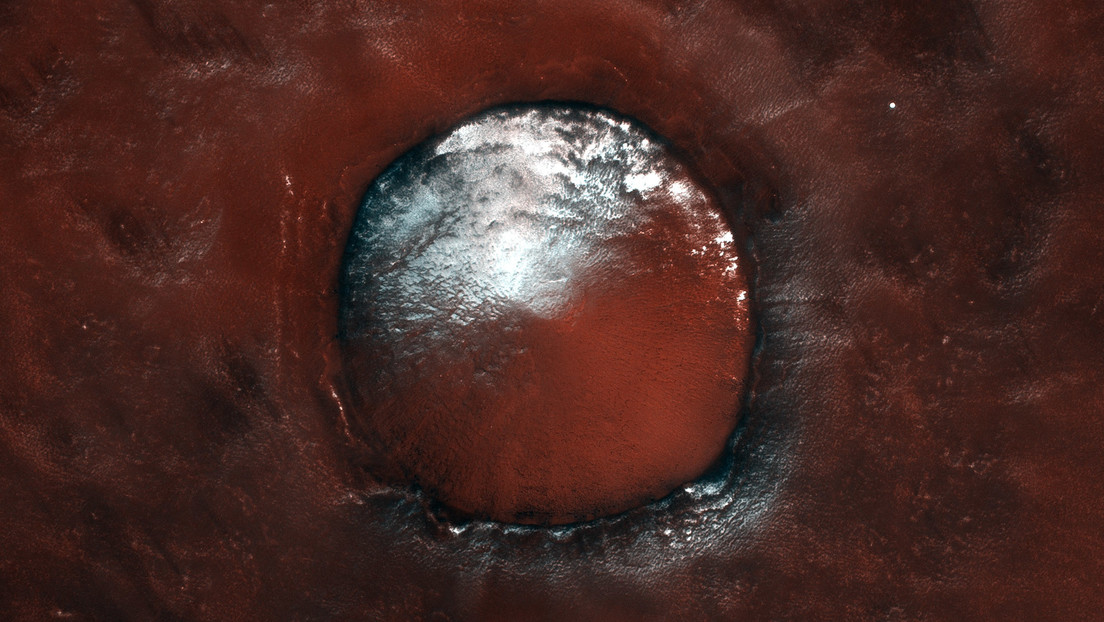 El orbitador ExoMars capta a un "pastel de terciopelo rojo" en la superficie de Marte