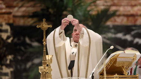 El papa Francisco celebra la tradicional misa de Nochebuena en el Vaticano
