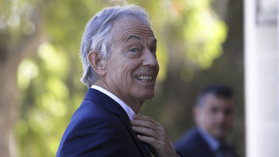 El ex primer ministro británico Tony Blair que apoyó la invasión de Irak recibe el título de caballero y despierta la indignación en la Red