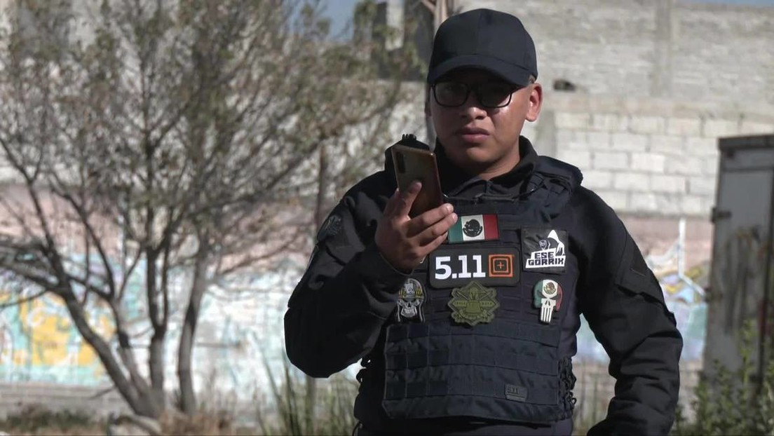 'Ese Gorrix', el agente de policía mexicano que gana miles de seguidores rapeando sobre sus operaciones contra los cárteles de la droga