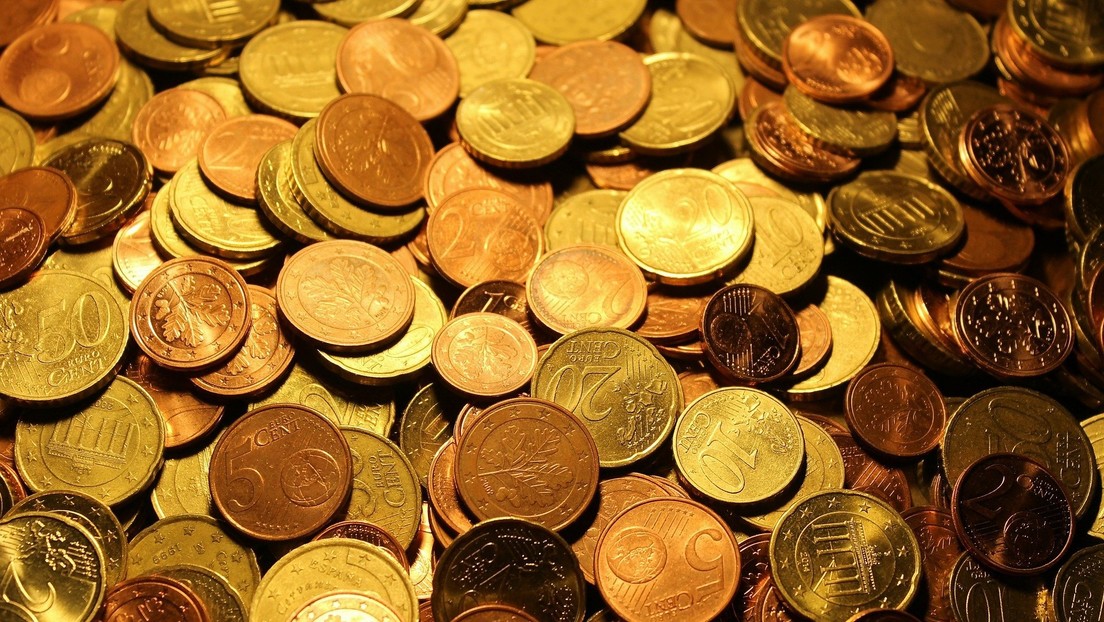 Demandan al empleador que pagó con 91.000 monedas cubiertas de una sustancia aceitosa la liquidación de un extrabajador