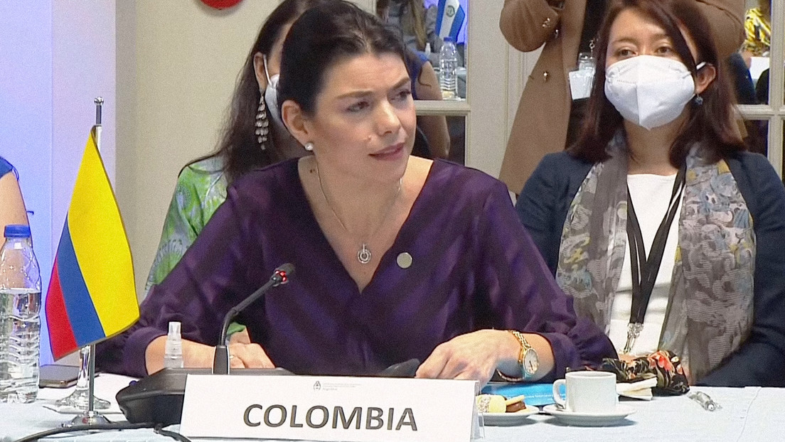 Colombia considera una "equivocación descomunal" la idea de fortalecer la Celac para "enterrar a la OEA" y rechaza que se dé la espalda a EE.UU.