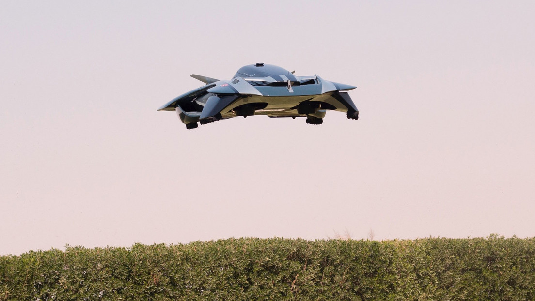 Una 'start-up' británica realiza un vuelo de prueba de su nuevo coche volador futurista, diseñado para viajes dentro de la ciudad (VIDEO)