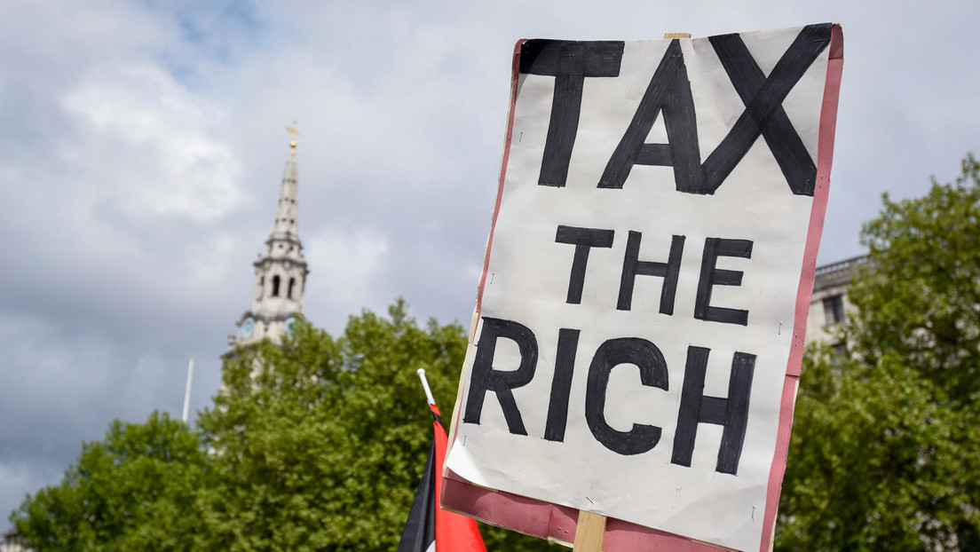 "Grávennos ahora": más de 100 millonarios instan a revisar el sistema fiscal, creado para "hacer a los ricos más ricos"