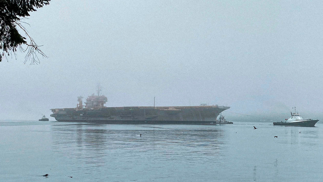 El histórico portaviones USS Kitty Hawkirige, que participó en la guerra de Vietnam, se dirige al desguace tras ser vendido por un centavo (FOTOS)