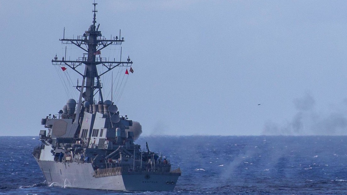 China expulsa a un destructor de misiles guiados de EE.UU. que "entró ilegalmente" en aguas disputadas del mar de la China Meridional