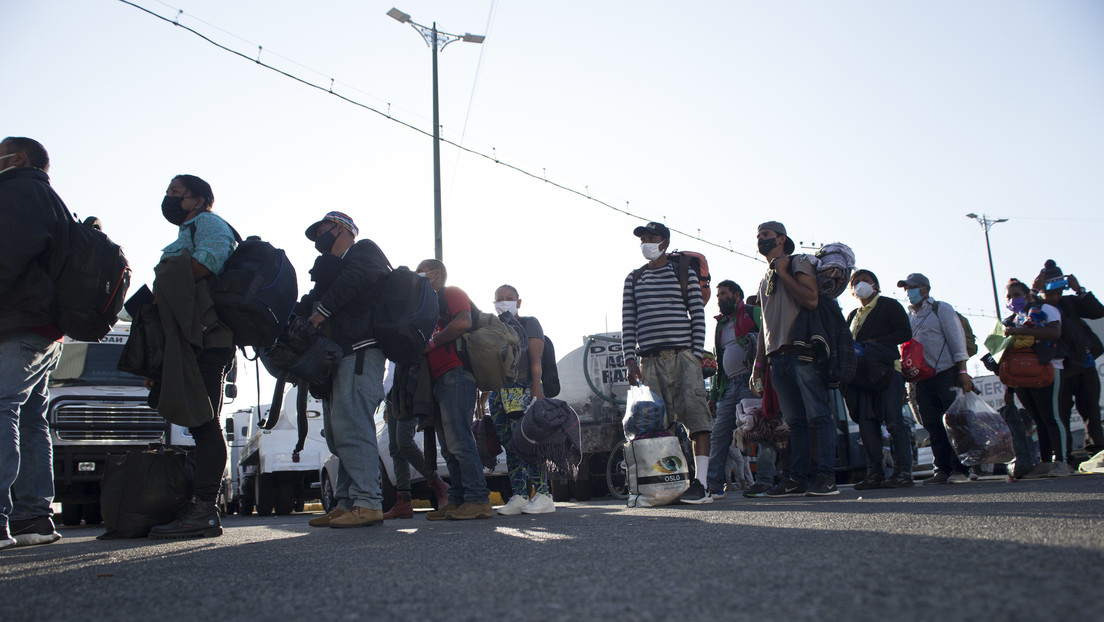 Autoridades mexicanas disuelven una caravana de más de 300 migrantes que se dirigía a EE.UU.