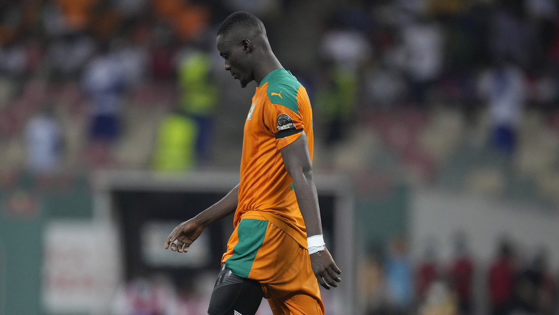 Futbolista del Manchester United falla de forma ridícula un crucial penalti y deja fuera de la Copa Africana a Costa de Marfil