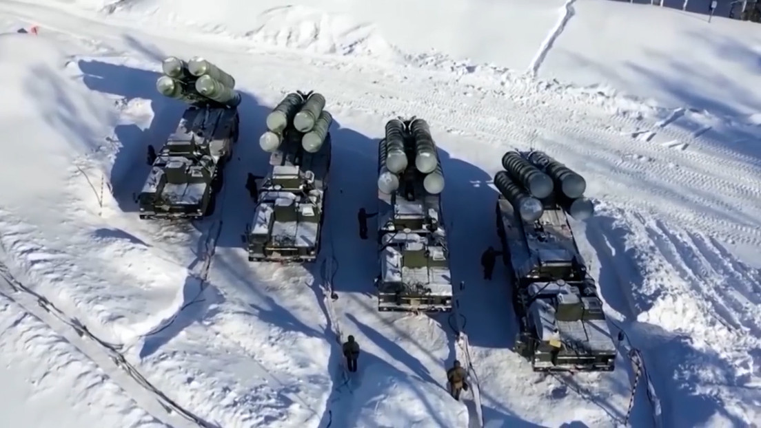 VIDEO: Sistemas antiaéreos rusos S-400 Triumf repelen un ataque simulado por aviones de combate