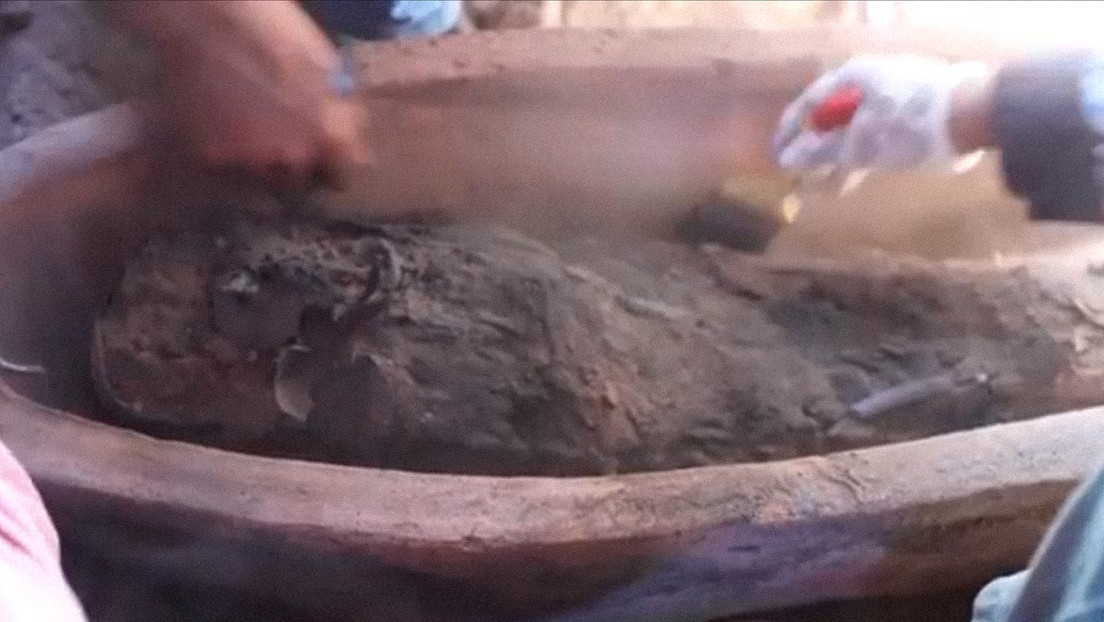 Descubren treinta momias en una antigua estructura de sacrificio en Egipcio