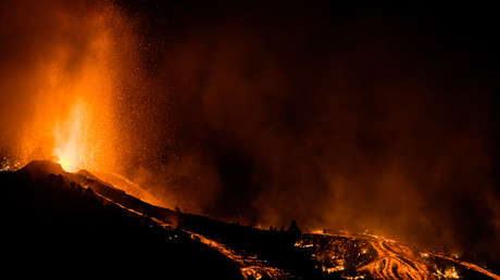 Registran lluvia ácida por primera vez en la historia de las islas Canarias tras la erupción del volcán en La Palma