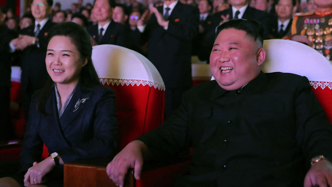 La esposa de Kim Jong-un reaparece en un teatro de Pionyang cinco meses después de su último acto público