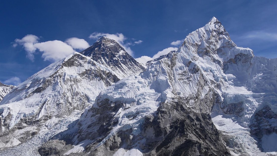 Unos 2.000 años de hielo del Everest se ha derretido en solo un cuarto de siglo, advierten los científicos