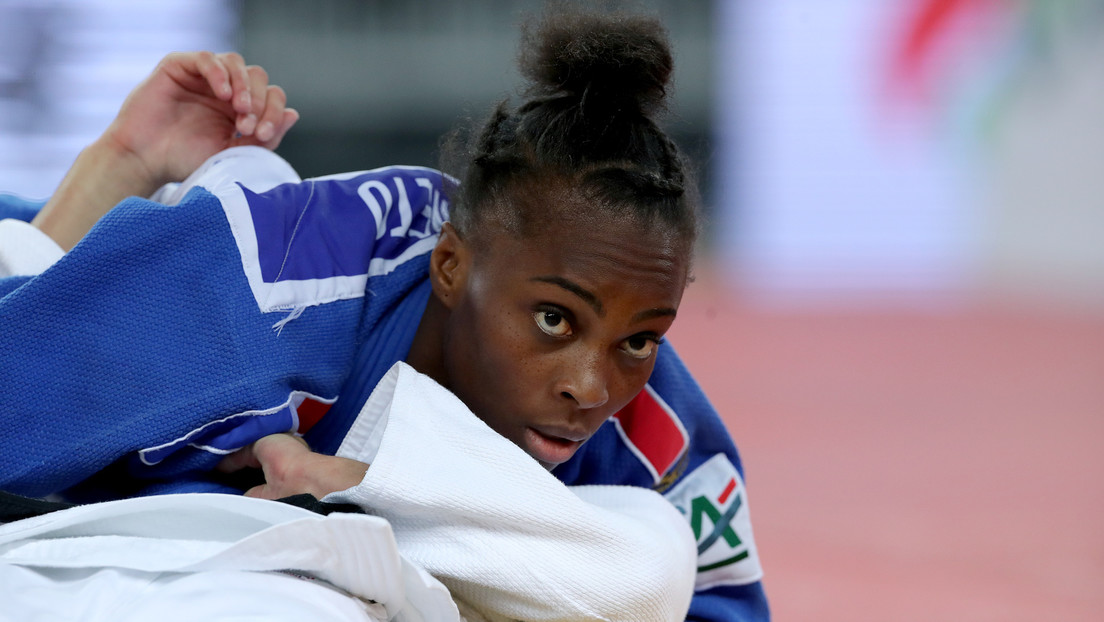 Descalifican a una judoca francesa por competir con el móvil en el kimono