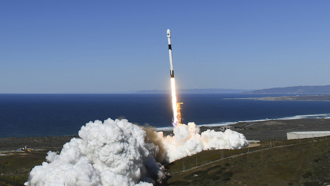 Internautas en México confunden restos de un cohete Falcon 9 de SpaceX desintegrándose en la atmósfera con un meteorito (VIDEOS)