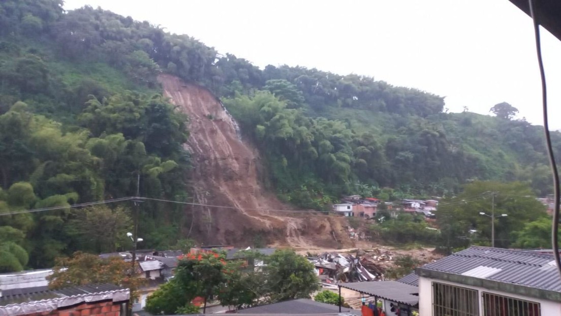 Asciende a 14 el número de fallecidos por deslizamiento de tierra que afectó a dos municipios de Colombia
