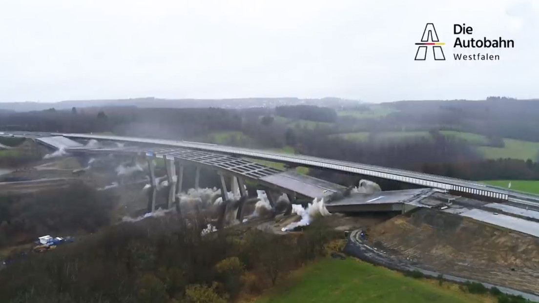 VIDEO: Ingenieros alemanes detonan un icónico puente de 70 metros de altura con 120 kilos de explosivos