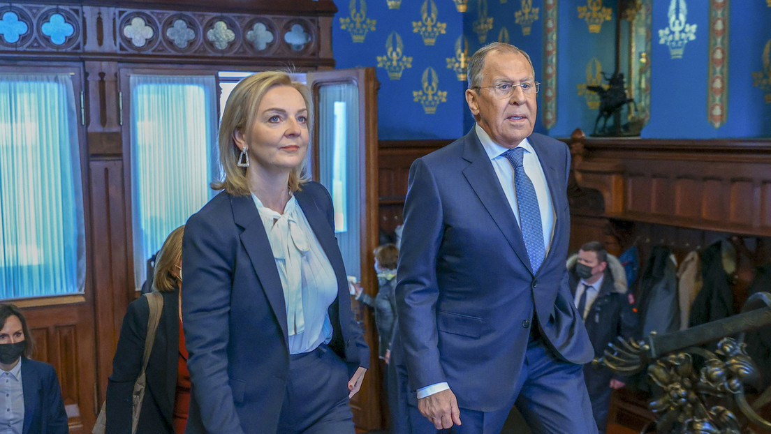 "Harán un alboroto para mostrar que Occidente logró la desescalada, pero será vender humo": Lavrov prevé cómo terminará la situación con Ucrania