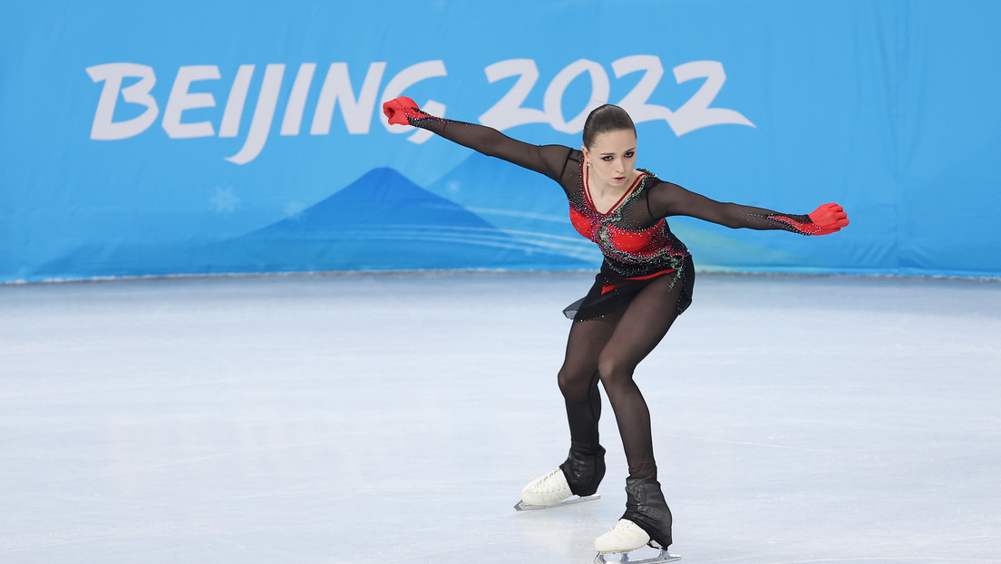 Duras críticas a un periodista británico que le preguntó a la patinadora rusa Kamila Valíeva, de 15 años, si estaba "limpia"