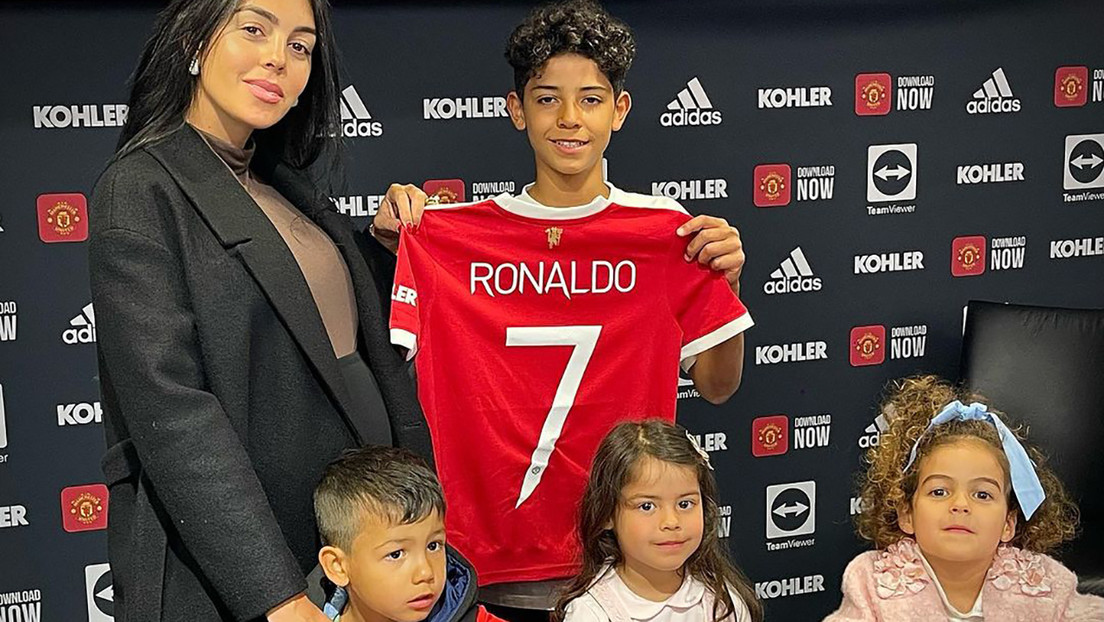 Cristiano Ronaldo Jr. ficha oficialmente por el Manchester United y al igual que su padre llevará la camiseta con el '7'