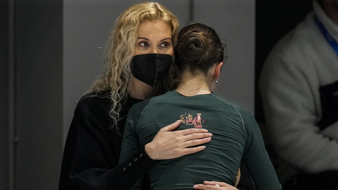 "Es inocente y está limpia": La entrenadora de Kamila Valíeva se pronuncia por primera vez sobre las acusaciones de dopaje contra la patinadora rusa