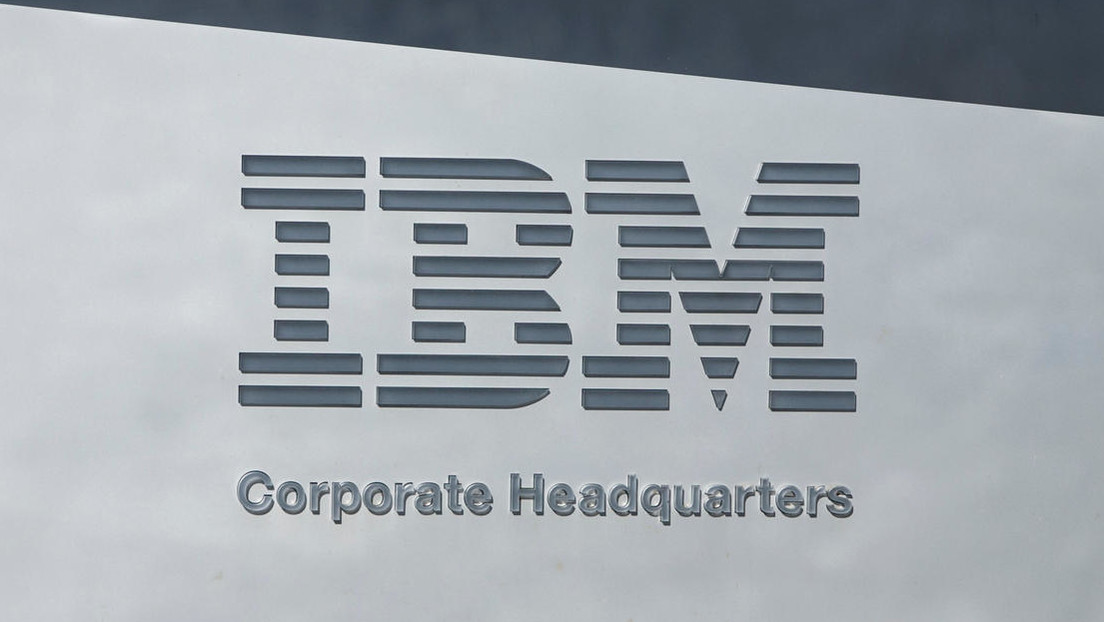 Gerentes de IBM describieron a sus empleados de mayor edad como "dinobebés" que deben convertirse en una "especie extinta"