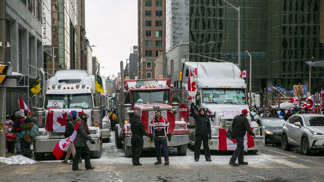El primer ministro de Canadá invoca por primera vez la Ley de Emergencia para hacer frente a las protestas de camioneros en el país