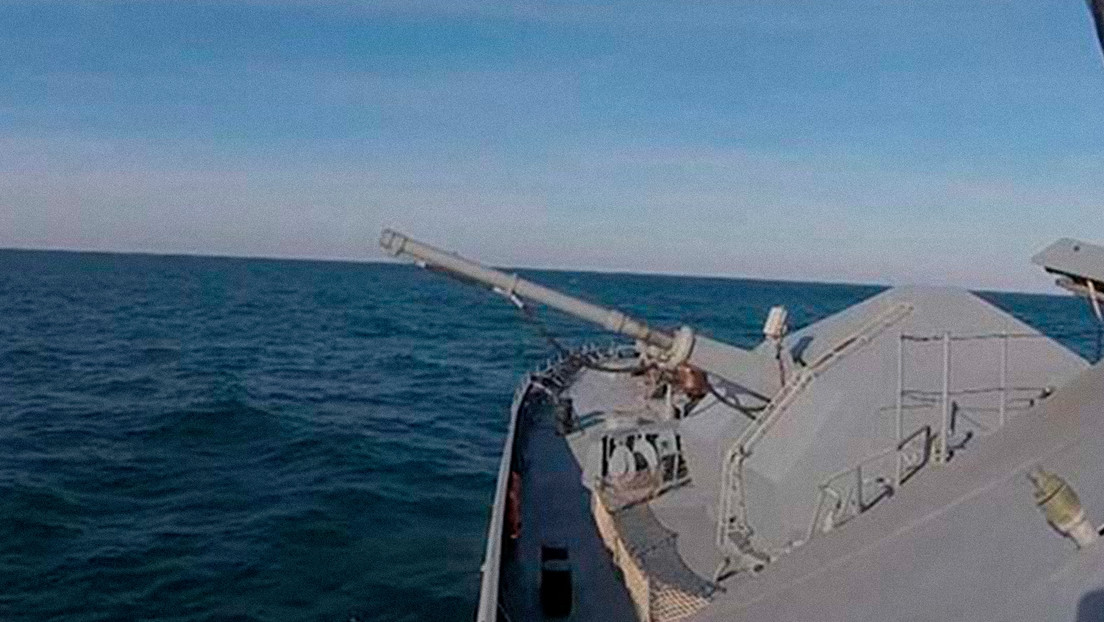 VIDEO: La Flota del Mar Negro de Rusia se entrena en fuego de artillería y destrucción de submarinos