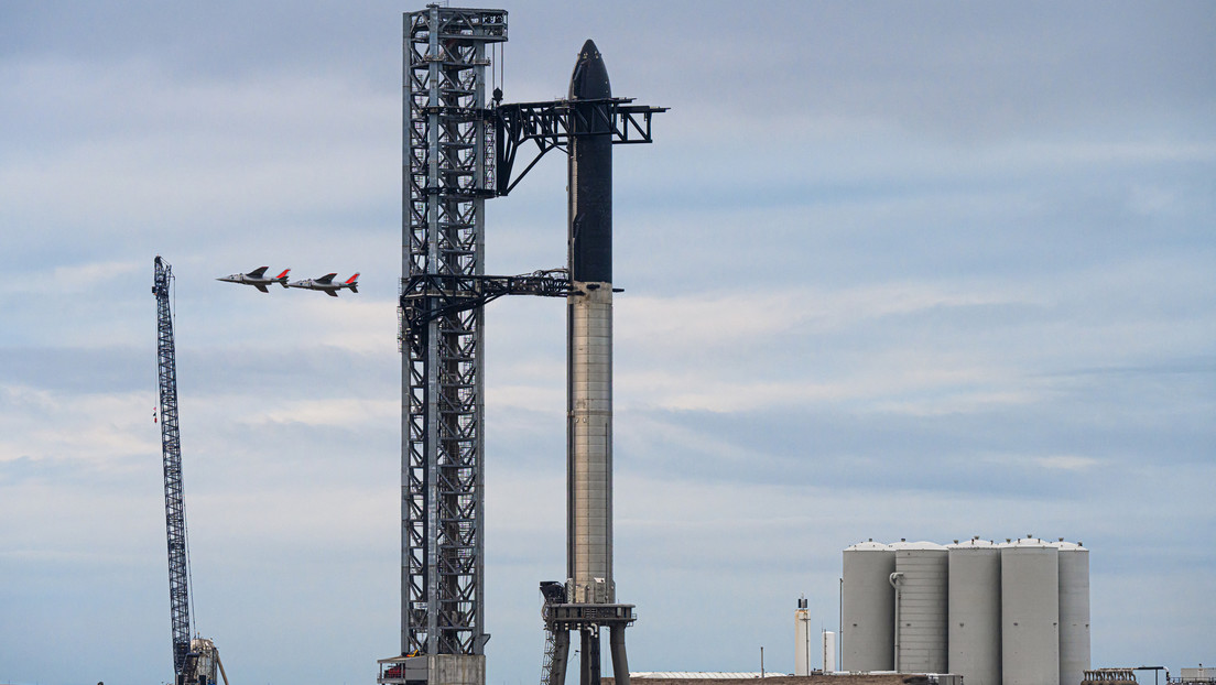 VIDEO: Así desmontan el cohete Starship, que llevaría a turistas a la Luna y a Marte