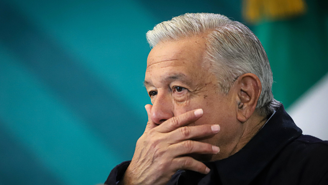 López Obrador queda al borde del llanto al recordar la infancia de sus hijos y los felicita por "resistir" el acoso