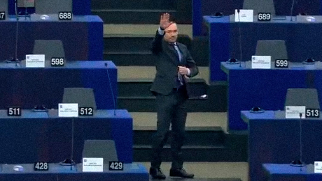 VIDEO: Un eurodiputado búlgaro hace el saludo nazi en el Parlamento Europeo