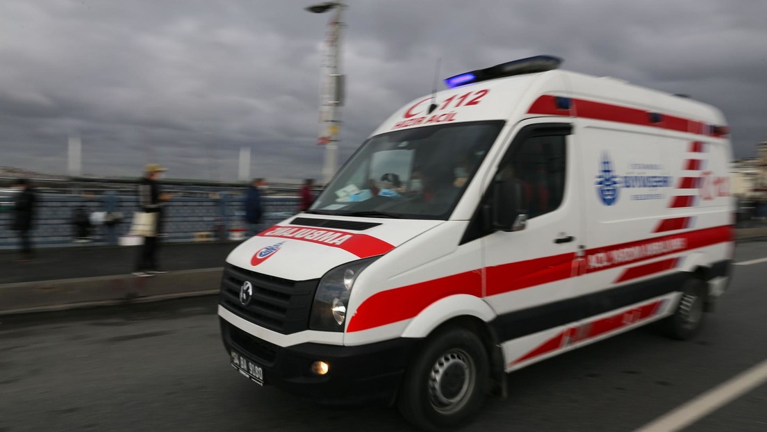 VIDEO: Un paramédico muestra sus increíbles habilidades al volante de la ambulancia durante una emergencia
