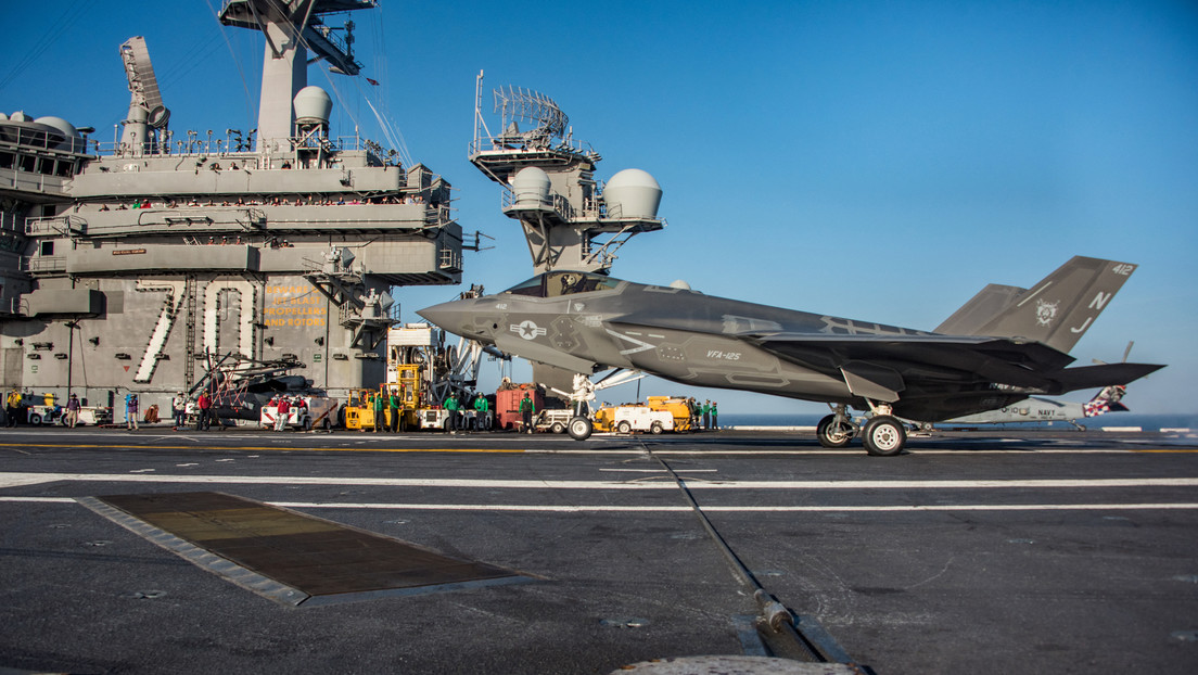 Acusan a cinco marinos de EE.UU. de filtrar imágenes del accidente de un avión de combate