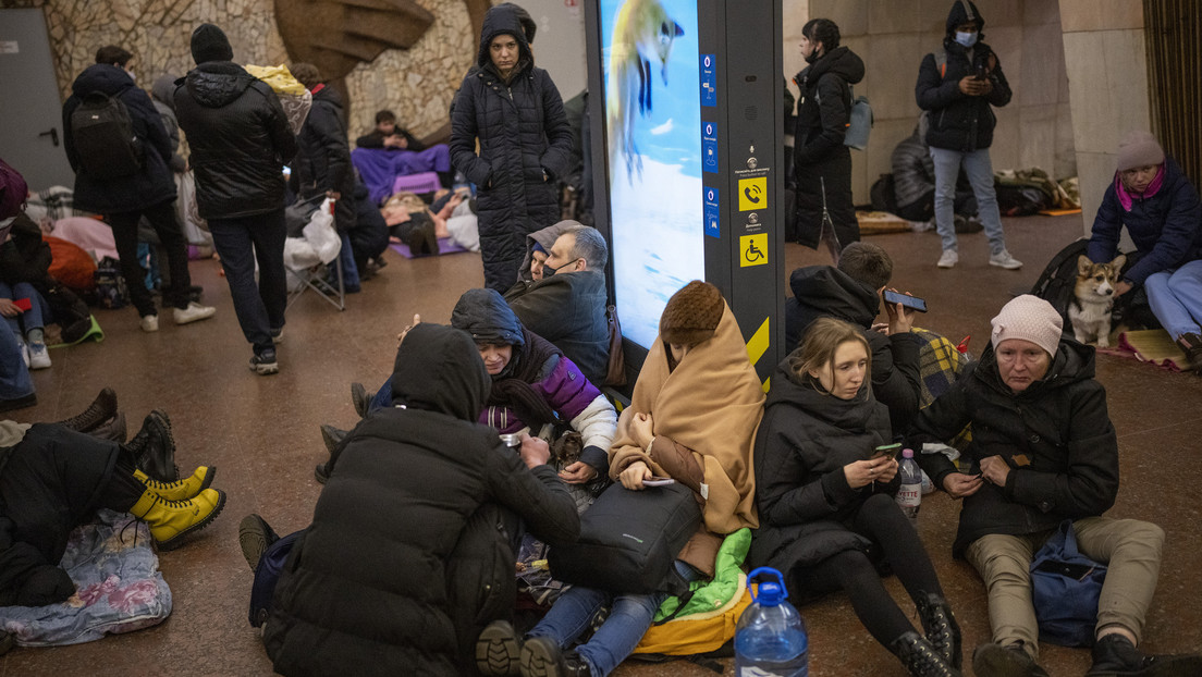 VIDEOS: Civiles ucranianos se refugian en el metro durante la operación militar rusa en Ucrania