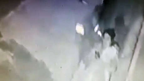 VIDEO: Abuela se aferra con todas sus fuerzas a su nieta para evitar que la rapten en la puerta de su casa en Perú