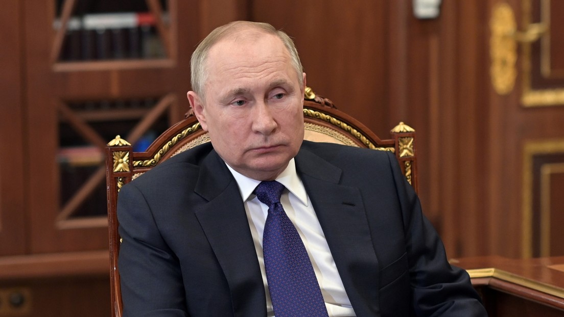 Putin firma un decreto sobre medidas económicas temporales para garantizar la estabilidad financiera del país