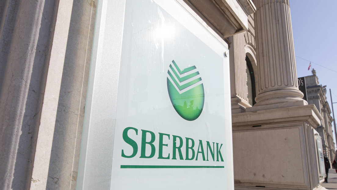 El banco ruso Sberbank anuncia que se retira del mercado europeo