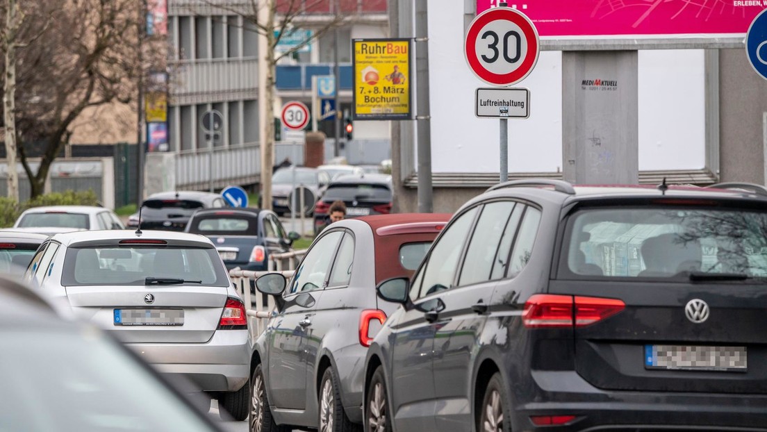 El presidente de la Federación de Sindicatos de Alemania propone establecer un límite de velocidad para "ahorrar cada gota de combustible"