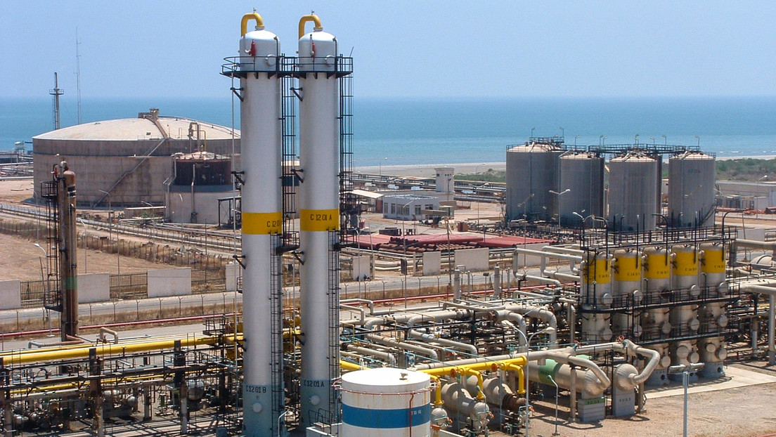 Anuncian el descubrimiento de un "importante" yacimiento petrolero y de gas en Argelia