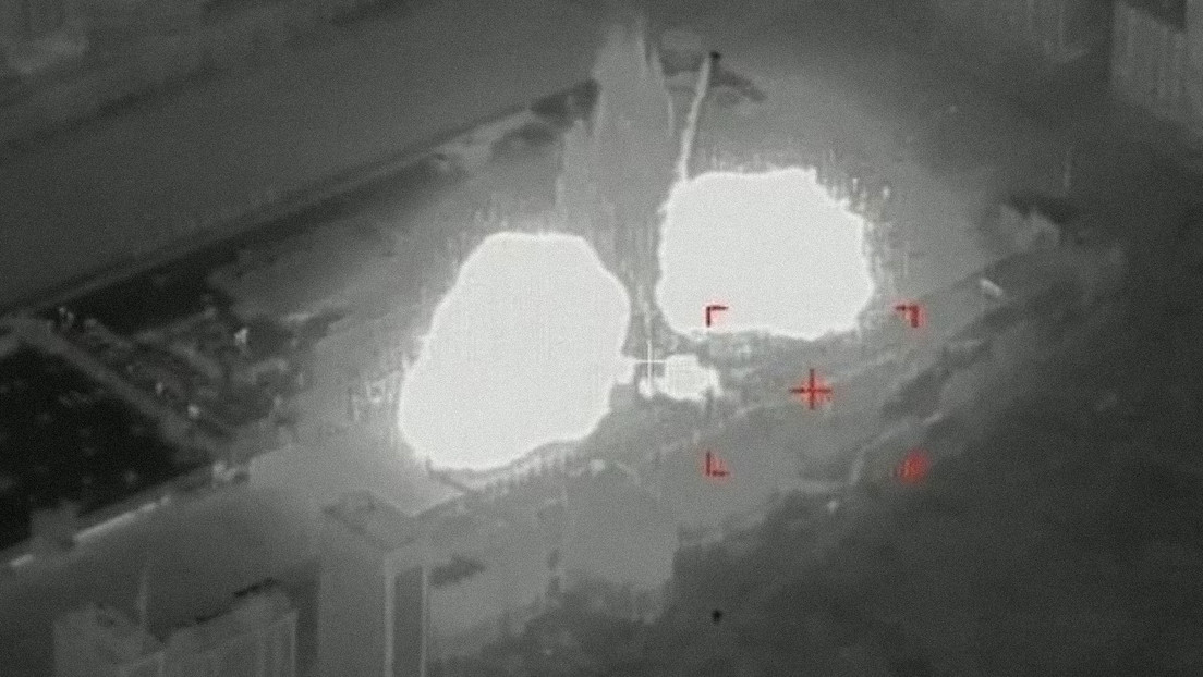 Rusia muestra un ataque con armas de alta precisión contra un centro comercial reconvertido en almacén militar en Ucrania