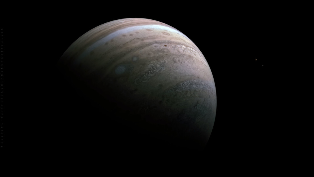 La NASA comparte una nueva imagen de Júpiter y sus dos "intrigantes" lunas Ío y Europa